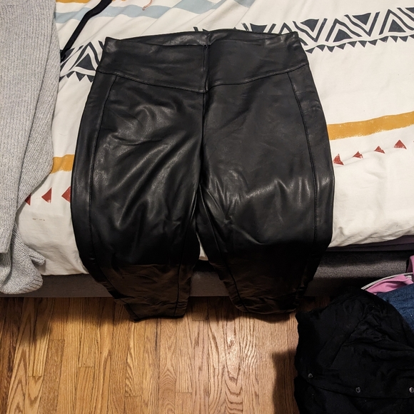 Black faux leather leggings size L (10) - Picture 2 of 2